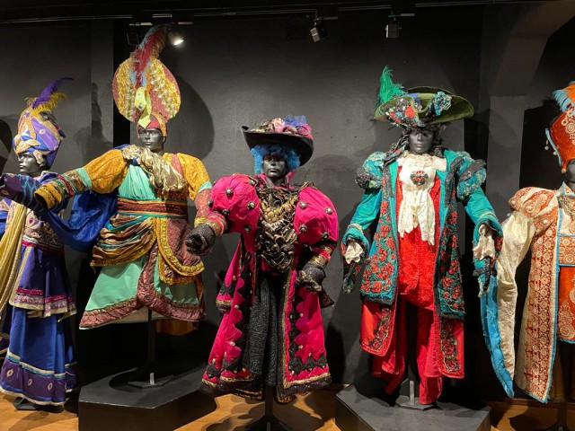 F2 VISITS MUSEO DEL CARNAVAL